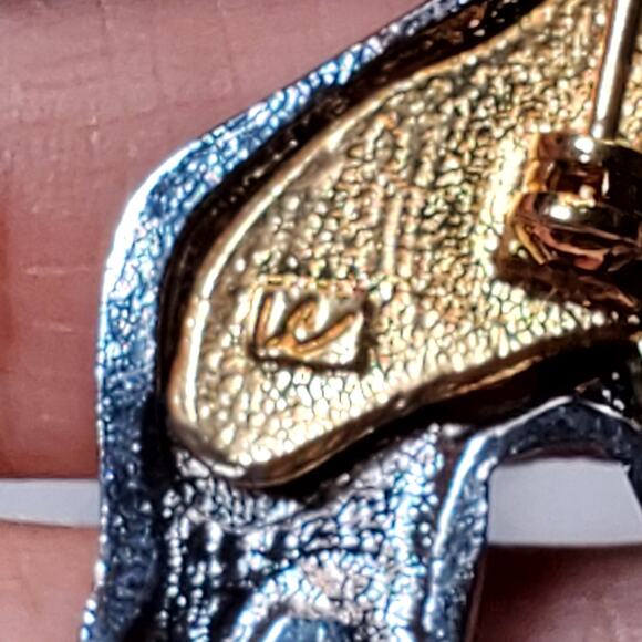 Vintage Liz Claiborne Two Tone Giraffe Brooch Pin 2.5" Animalcore Signed - Picture 3 of 4